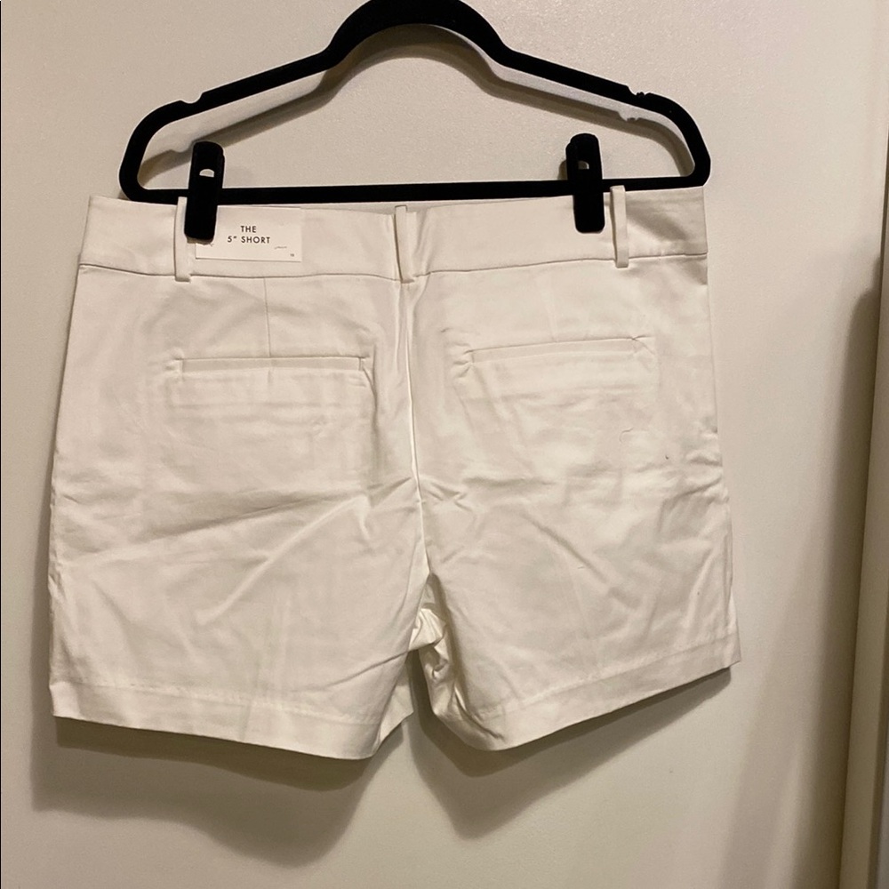 Ann Taylor Women's White 5” Shorts - Picture 3 of 3